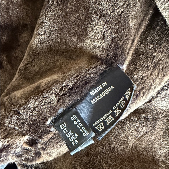 Women’s Black suede and brown shearling coat. Woman’s size 10. - Picture 6 of 6